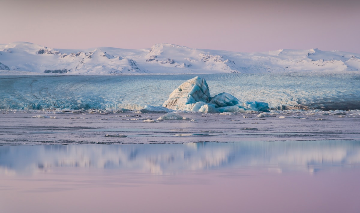 Icebergs floating in Jökulsárlón Glacier Lagoon at twilight, Höfn, Iceland